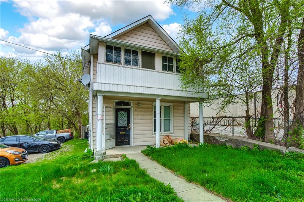 31 Queen Street W Property Photo 2