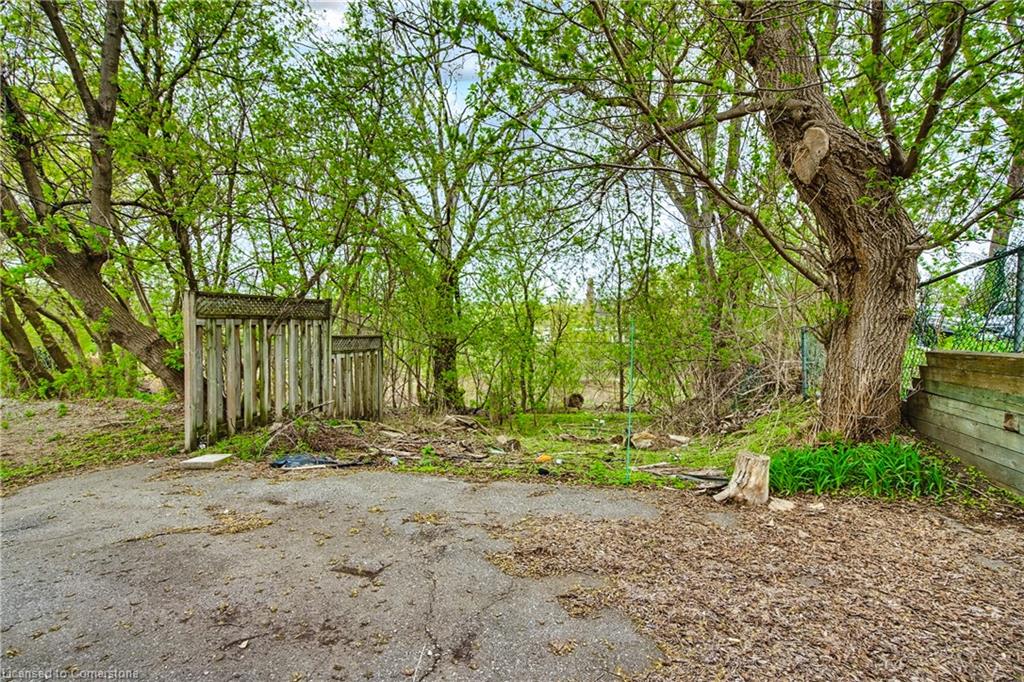 31 Queen Street W Property Photo 5