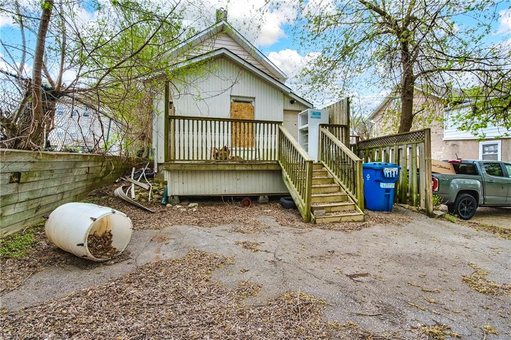 31 Queen Street W Property Photo 6
