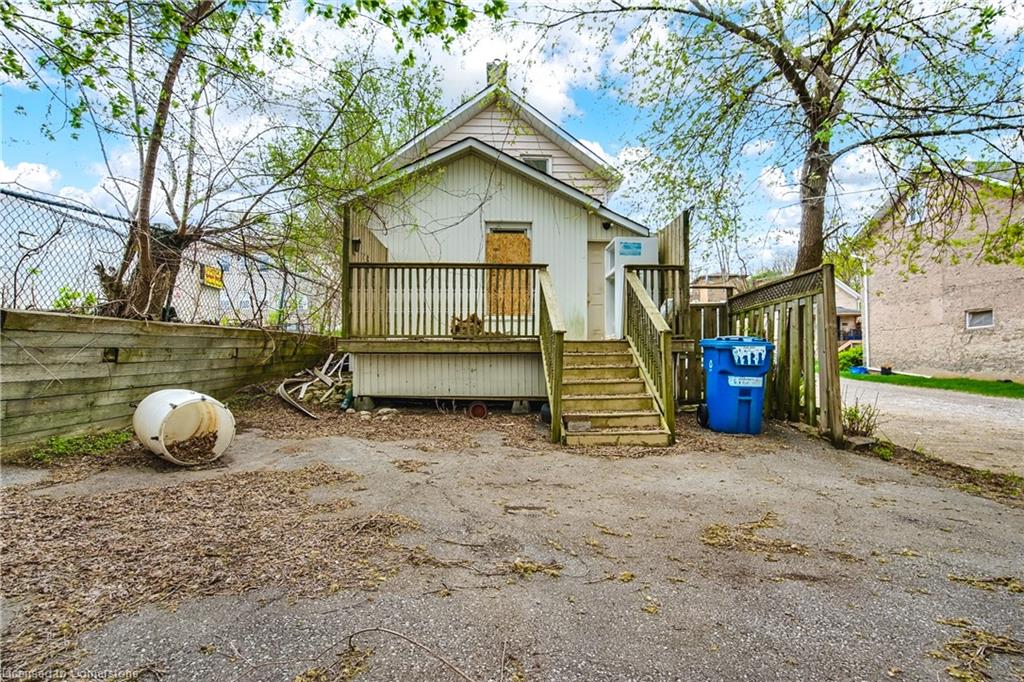 31 Queen Street W Property Photo 7