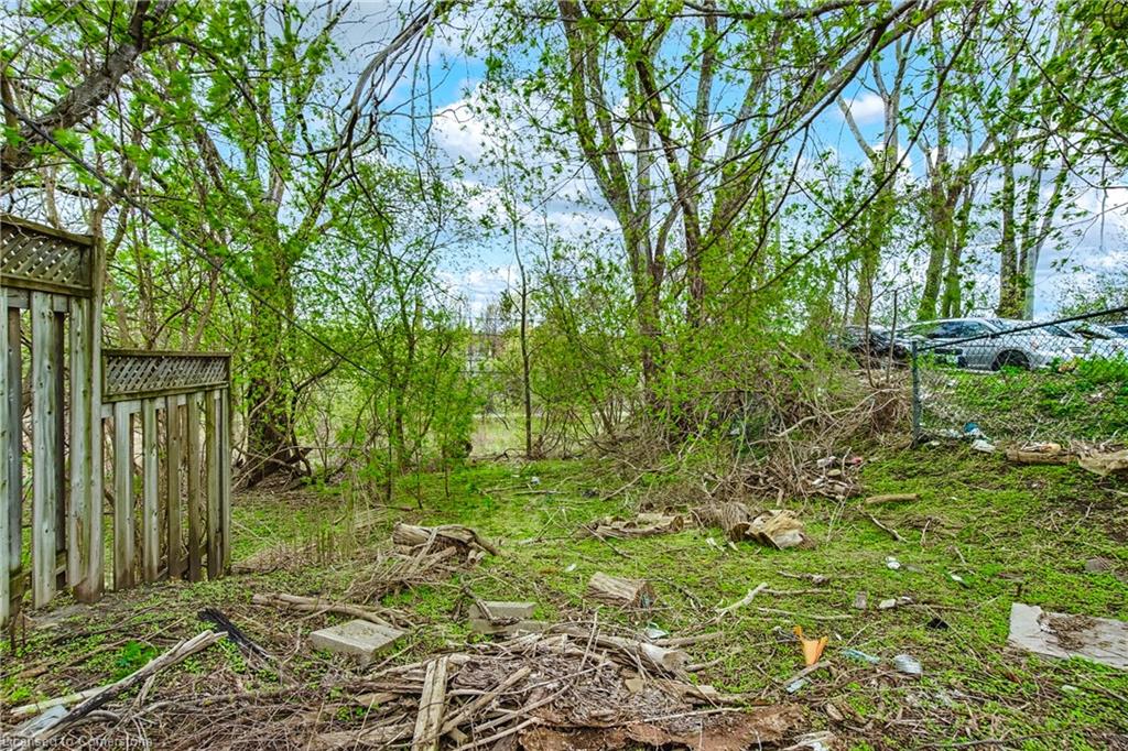 31 Queen Street W Property Photo 8