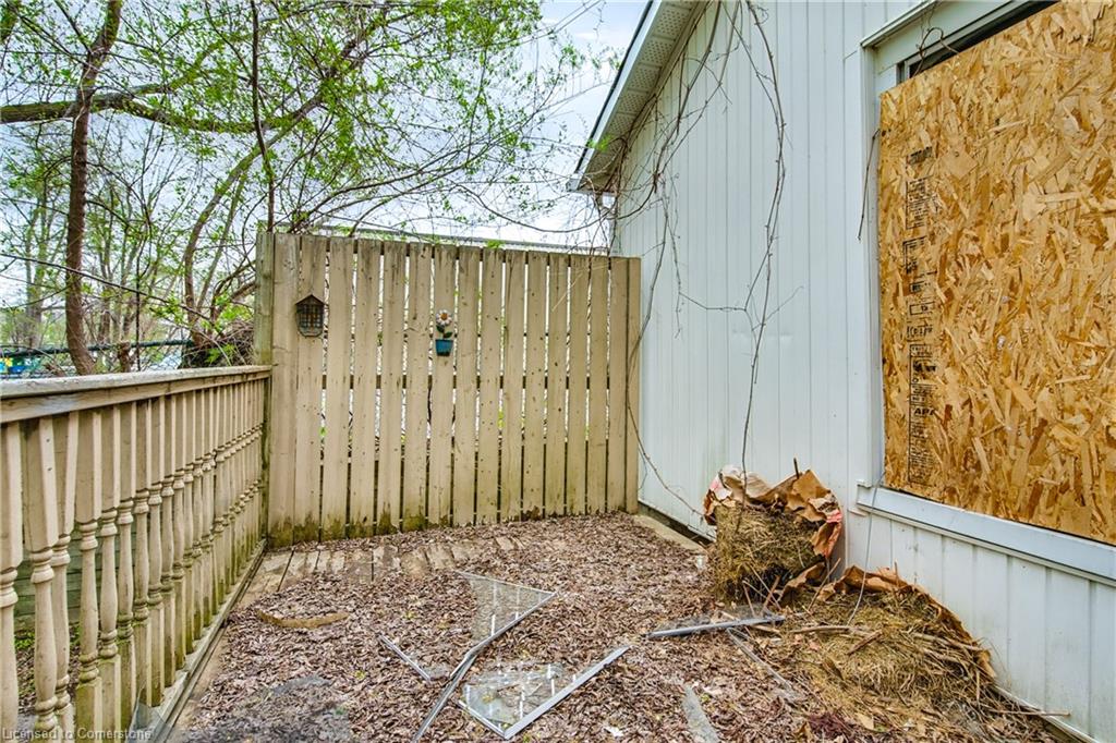 31 Queen Street W Property Photo 9