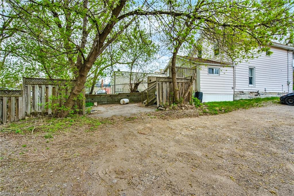 31 Queen Street W Property Photo 14