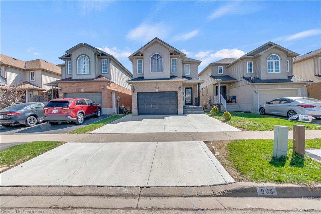968 Copper Leaf Crescent Property Photo 2