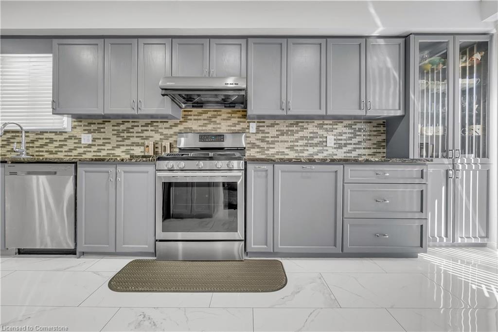968 Copper Leaf Crescent Property Photo 14