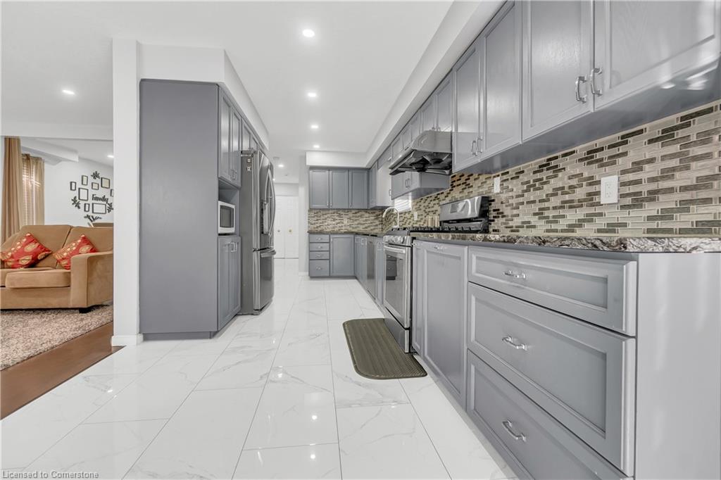 968 Copper Leaf Crescent Property Photo 15