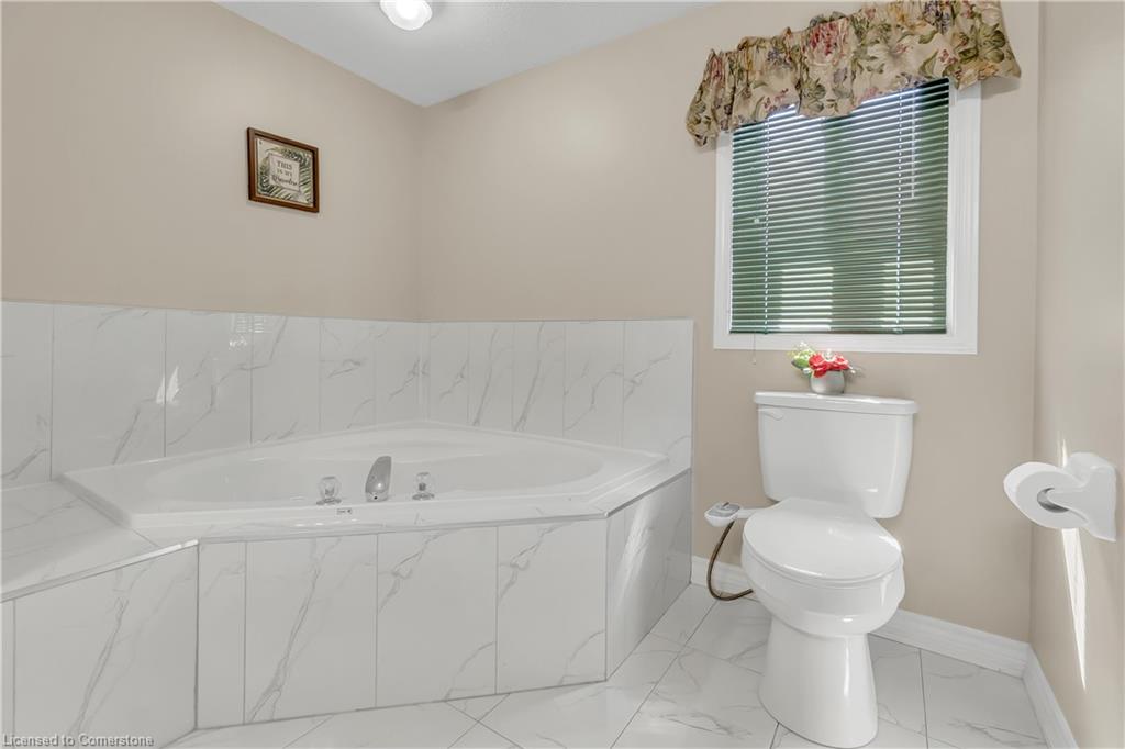 968 Copper Leaf Crescent Property Photo 24