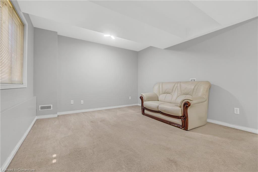 968 Copper Leaf Crescent Property Photo 35