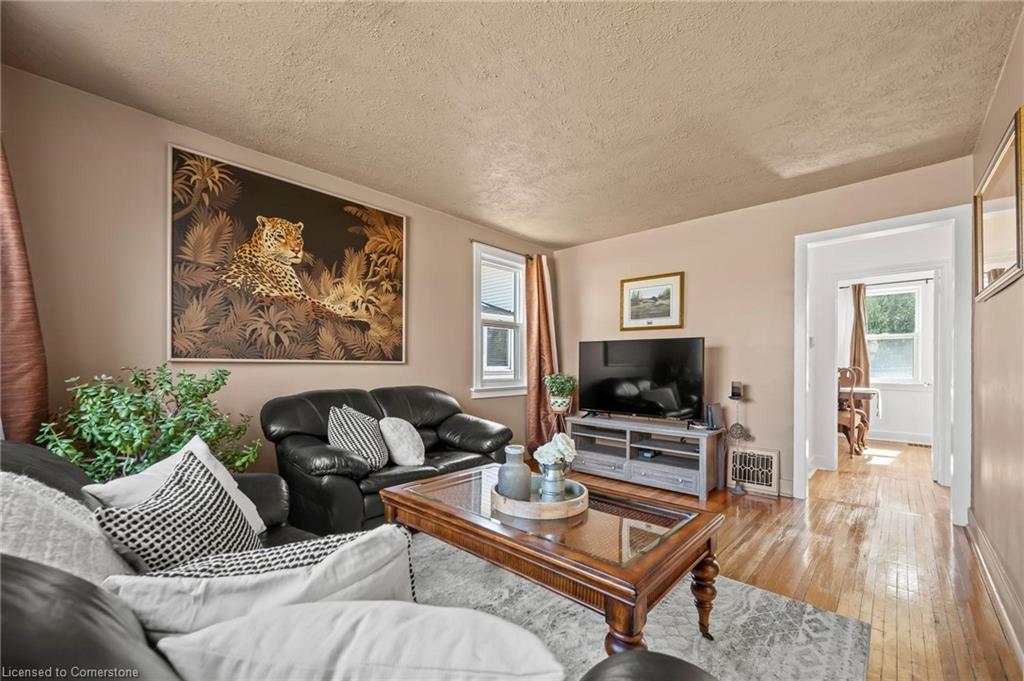 513 Speedvale Avenue E Property Photo 3