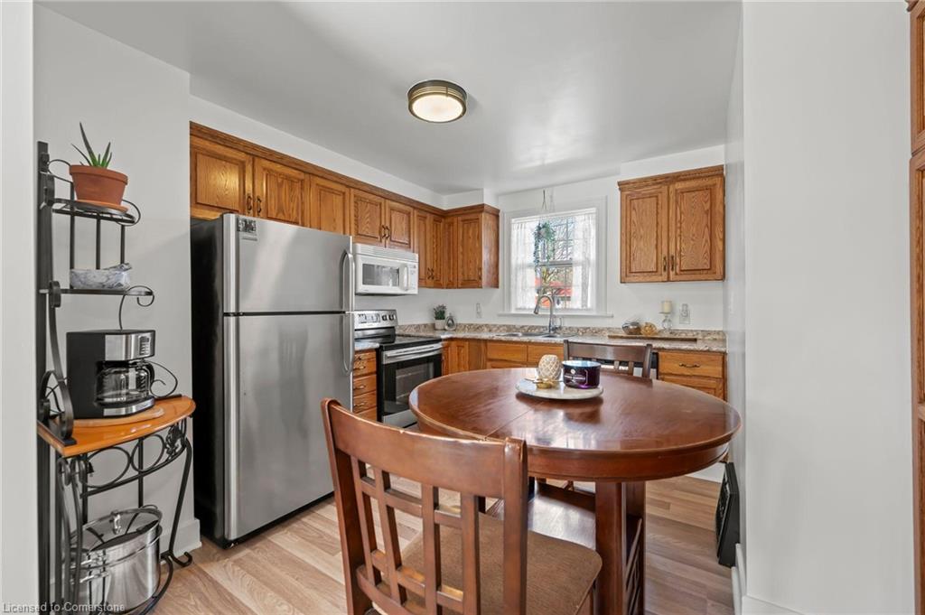 513 Speedvale Avenue E Property Photo 5