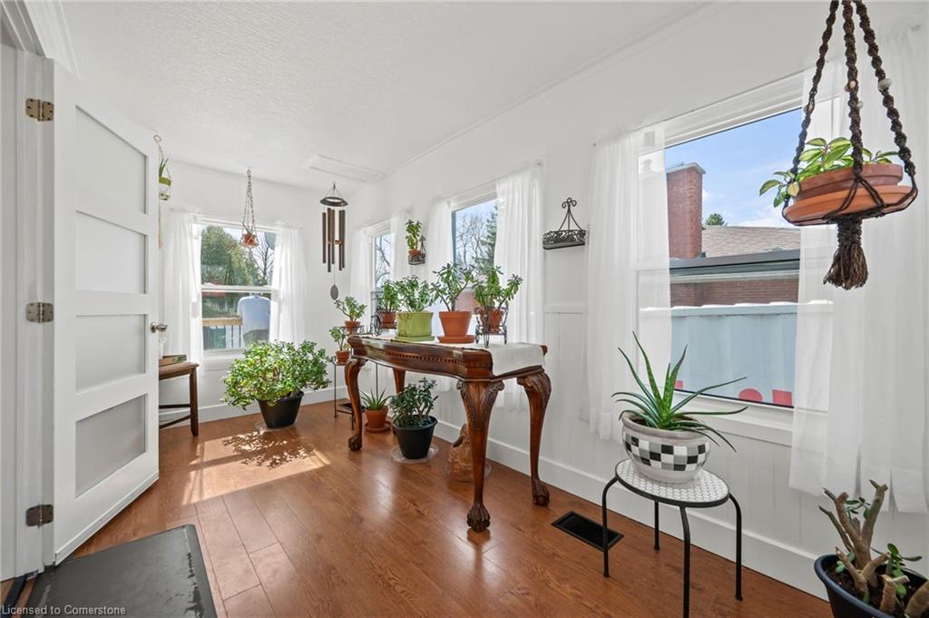 513 Speedvale Avenue E Property Photo 11