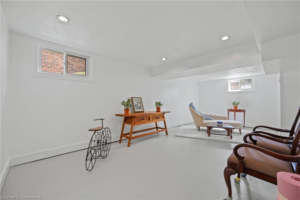 513 Speedvale Avenue E Property Photo 15
