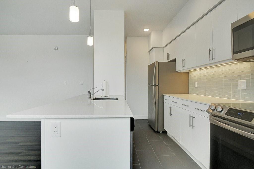 101-399 Queen Street S Property Photo 22