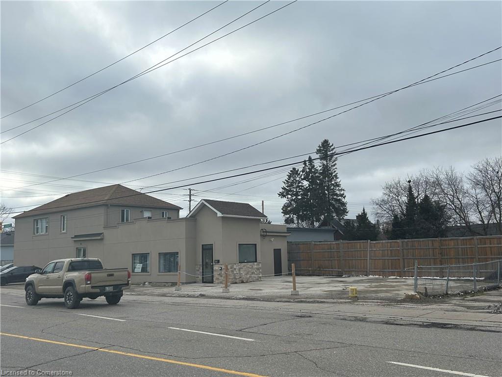 1390 Eagle Street N Property Photo 4