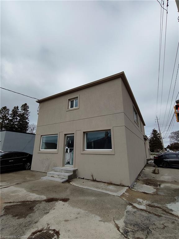 1390 Eagle Street N Property Photo 5