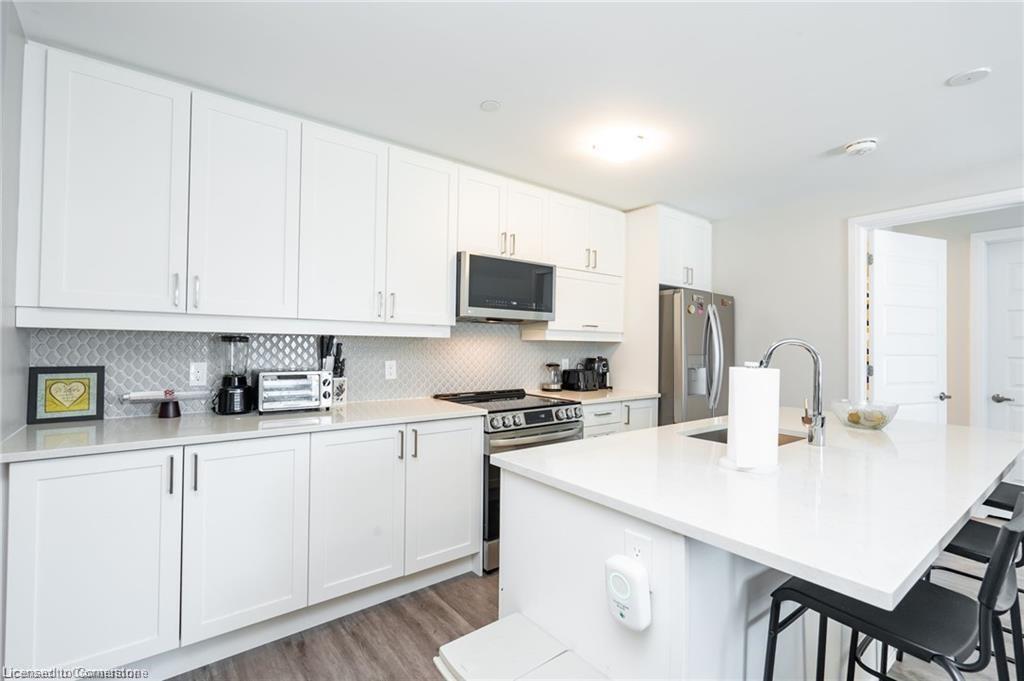 202-470 Gordon Krantz Avenue Property Photo 13