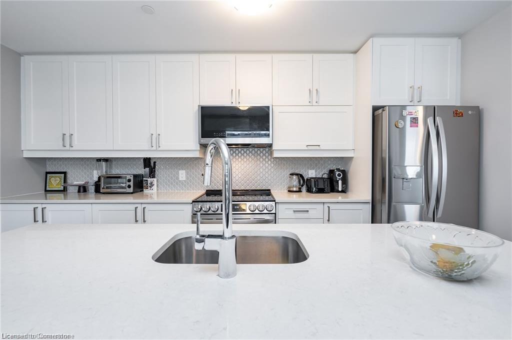 202-470 Gordon Krantz Avenue Property Photo 14