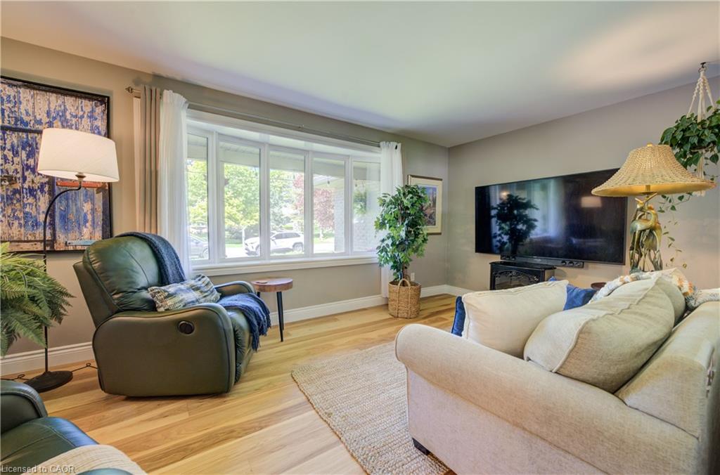 1076 Henry Street Property Photo 15