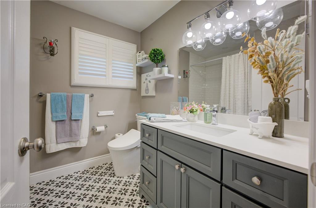 1076 Henry Street Property Photo 24