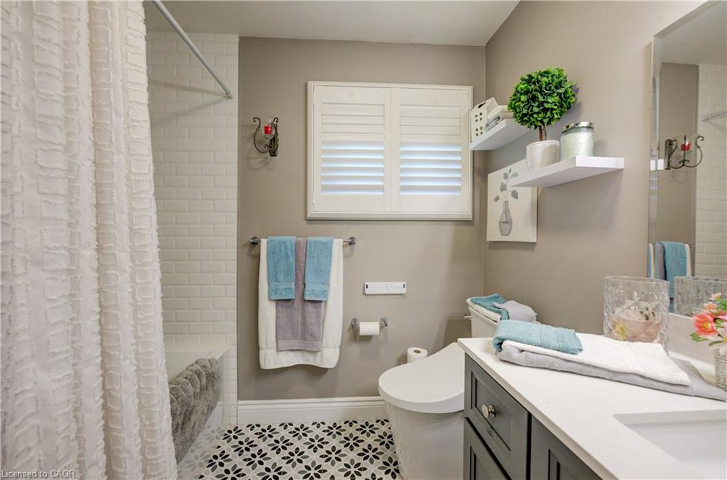 1076 Henry Street Property Photo 25