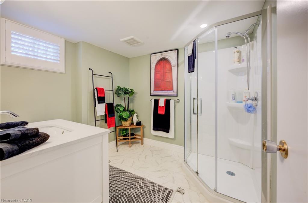 1076 Henry Street Property Photo 30