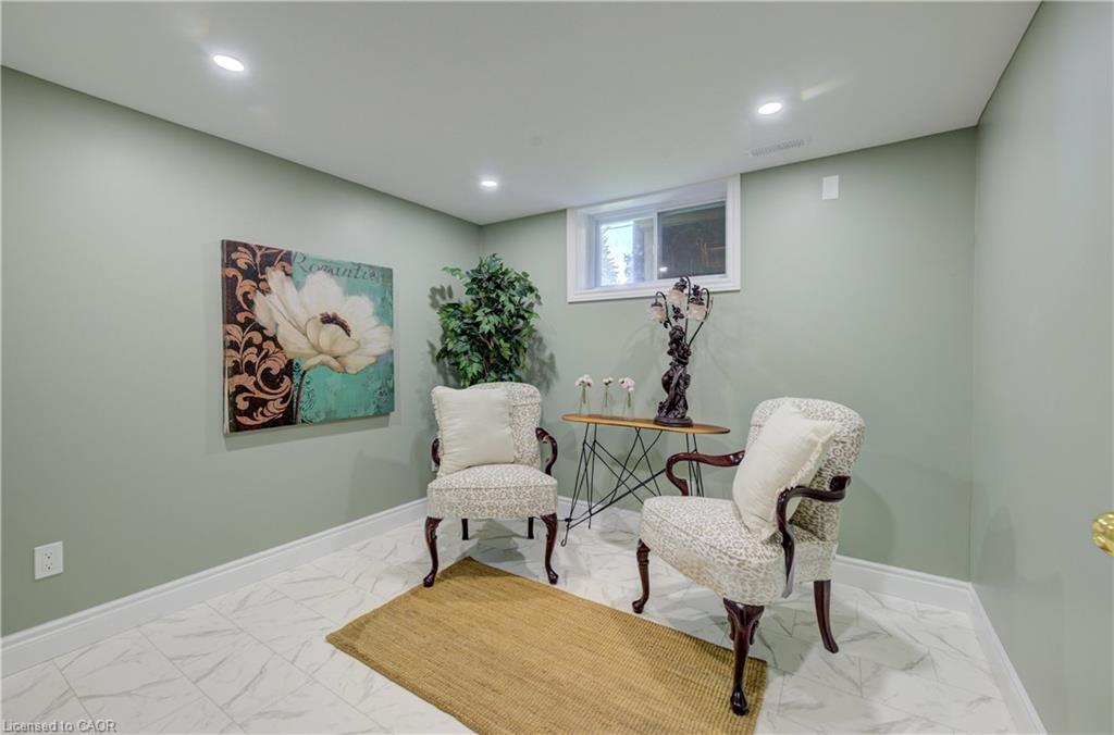 1076 Henry Street Property Photo 32