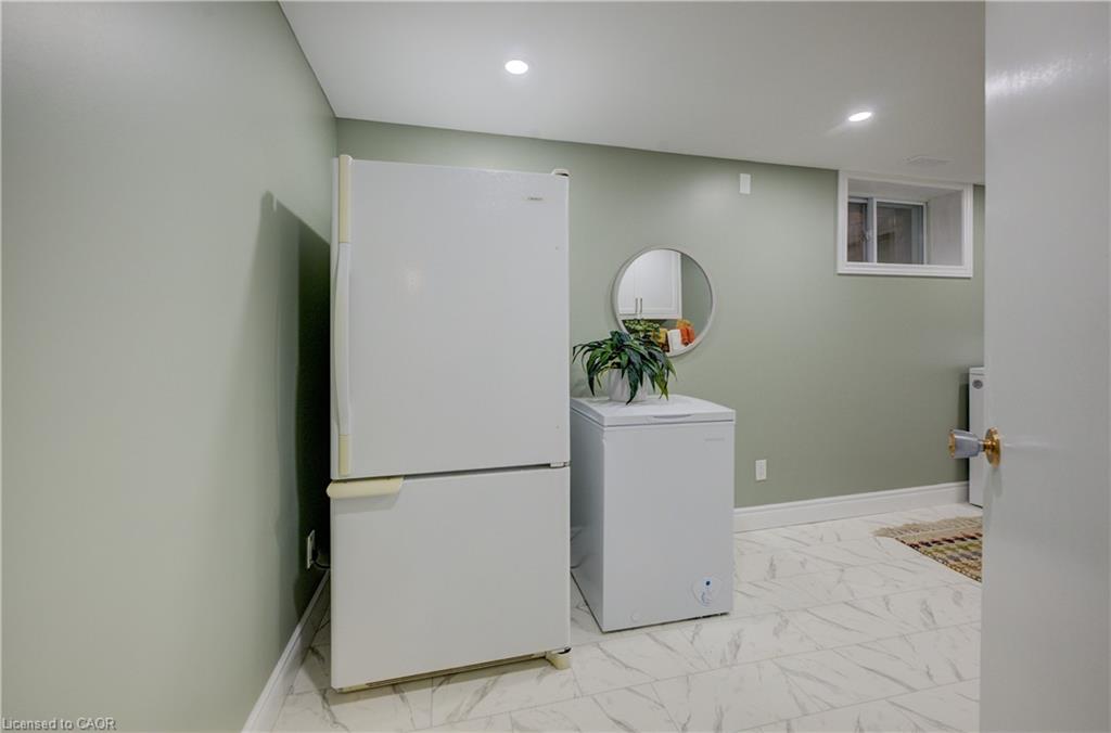 1076 Henry Street Property Photo 33