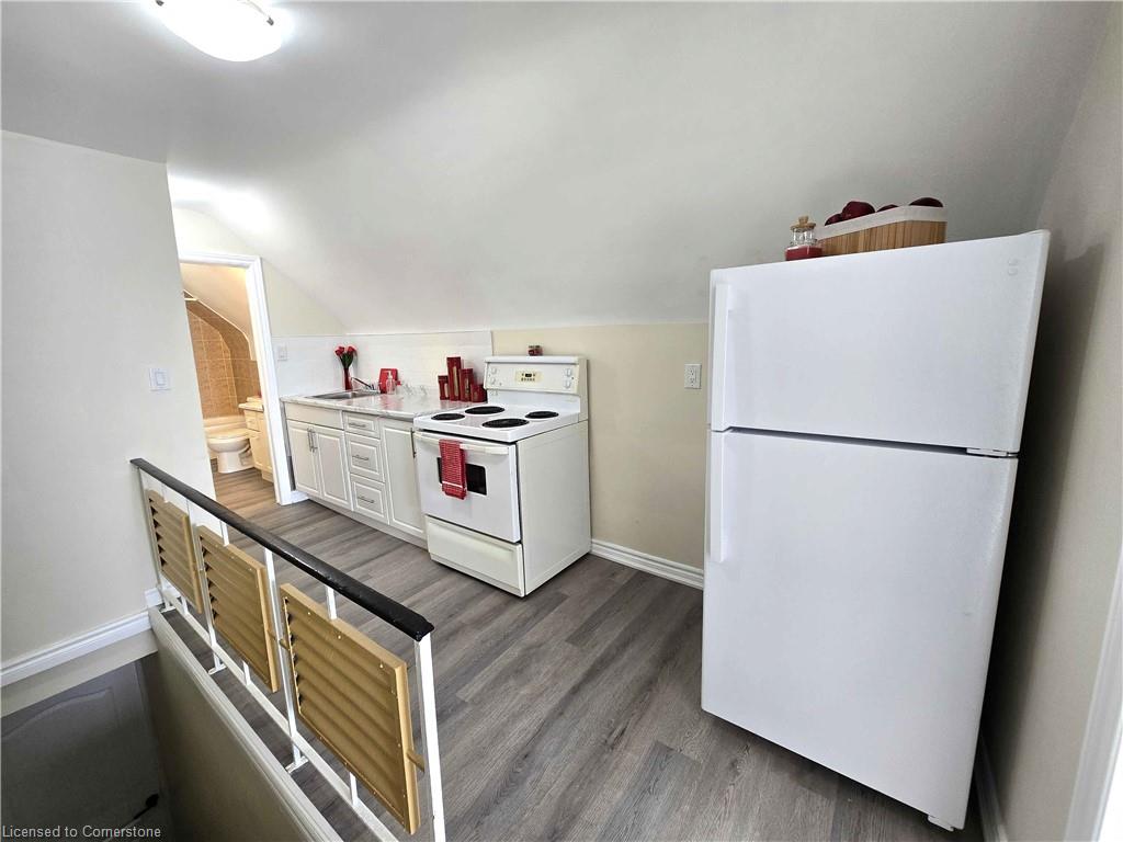 4-300 Balmoral Avenue N Property Photo 3
