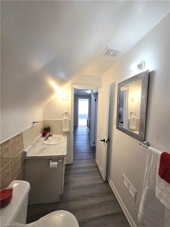 4-300 Balmoral Avenue N Property Photo 5