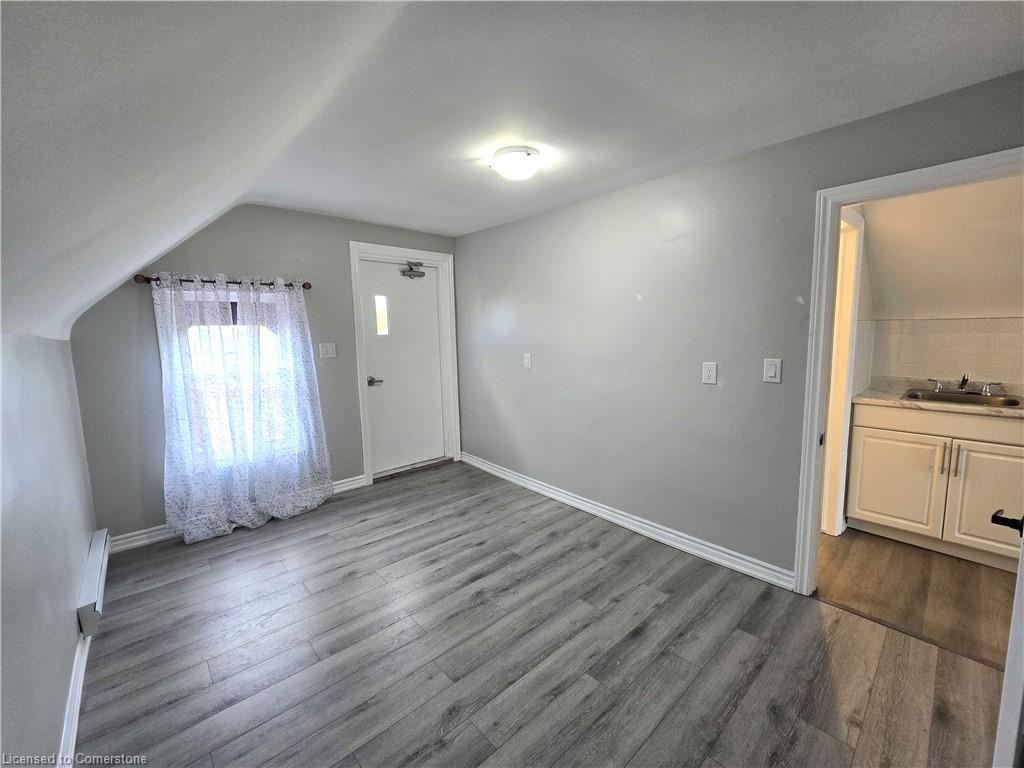 4-300 Balmoral Avenue N Property Photo 8
