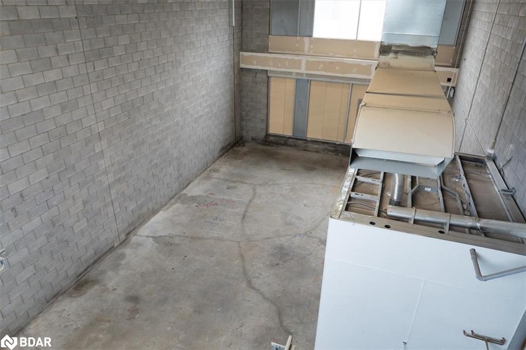48-1215 Queensway East Property Photo 13