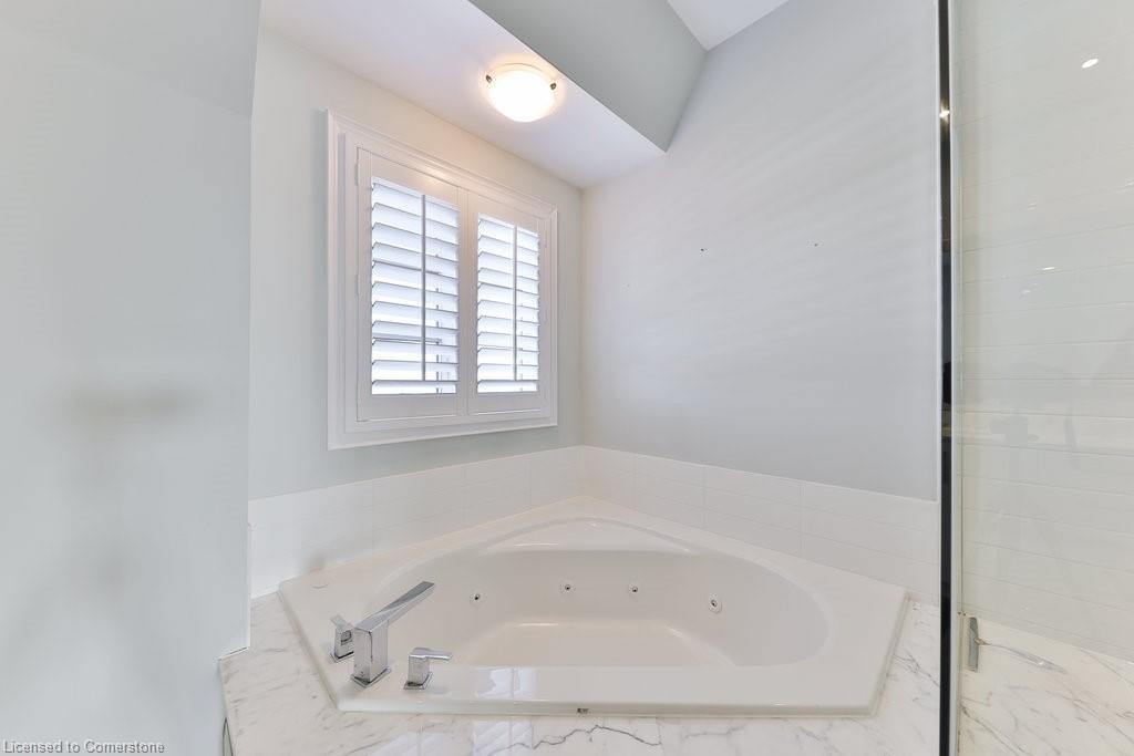 10-2160 Trafalgar Road Property Photo 15