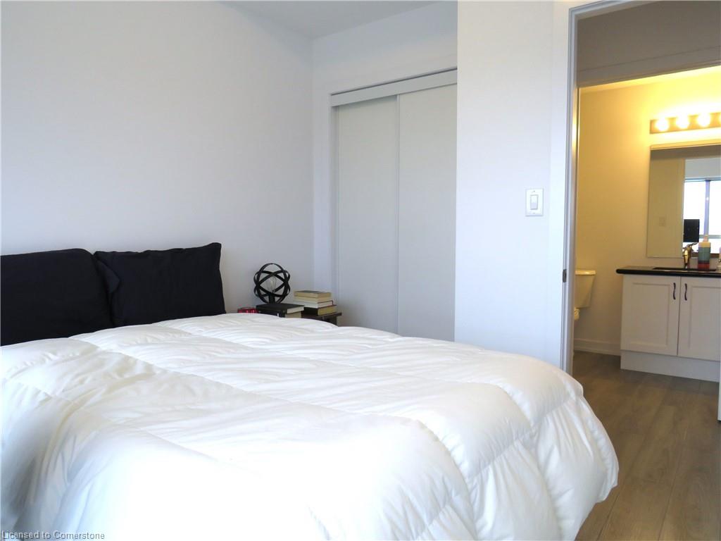 305-470 Dundas Street E Property Photo 14