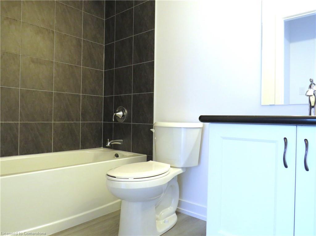 305-470 Dundas Street E Property Photo 15