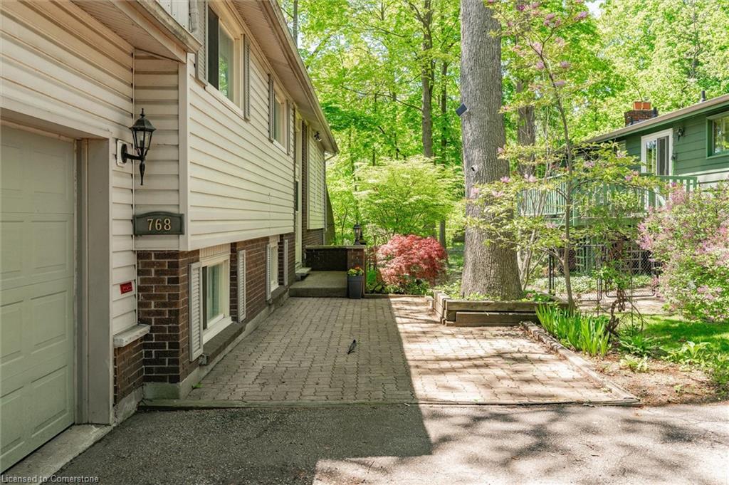 768 King Road Property Photo 2