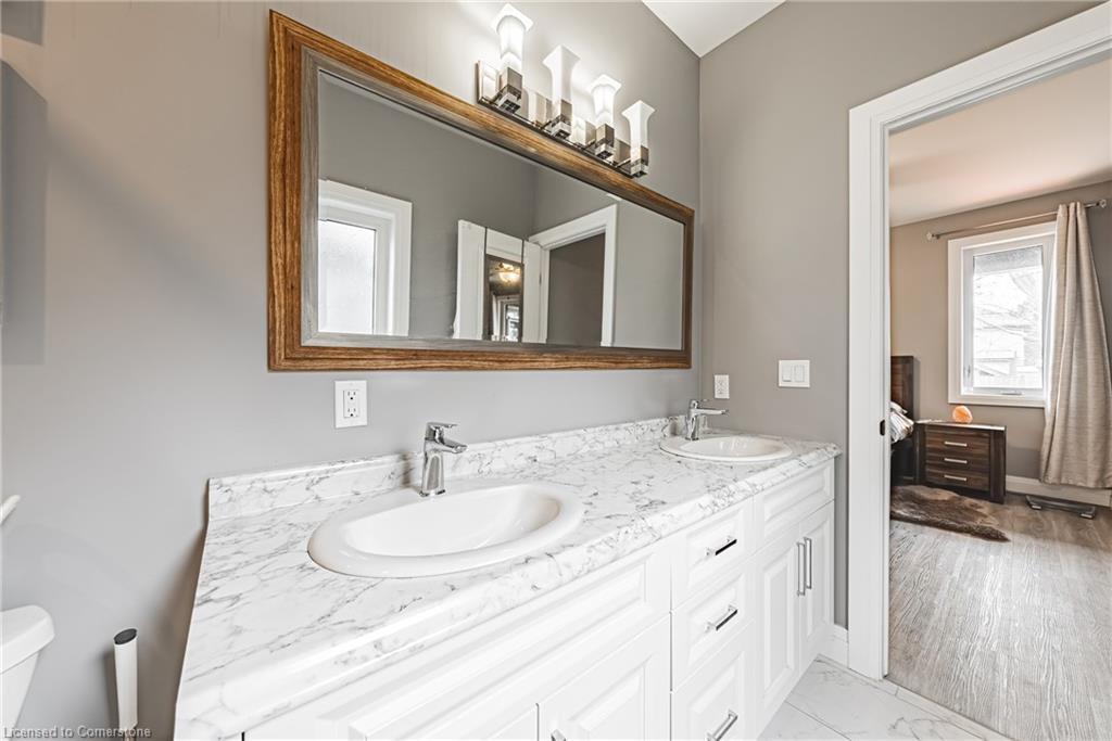 1053 Bay Street Property Photo 25