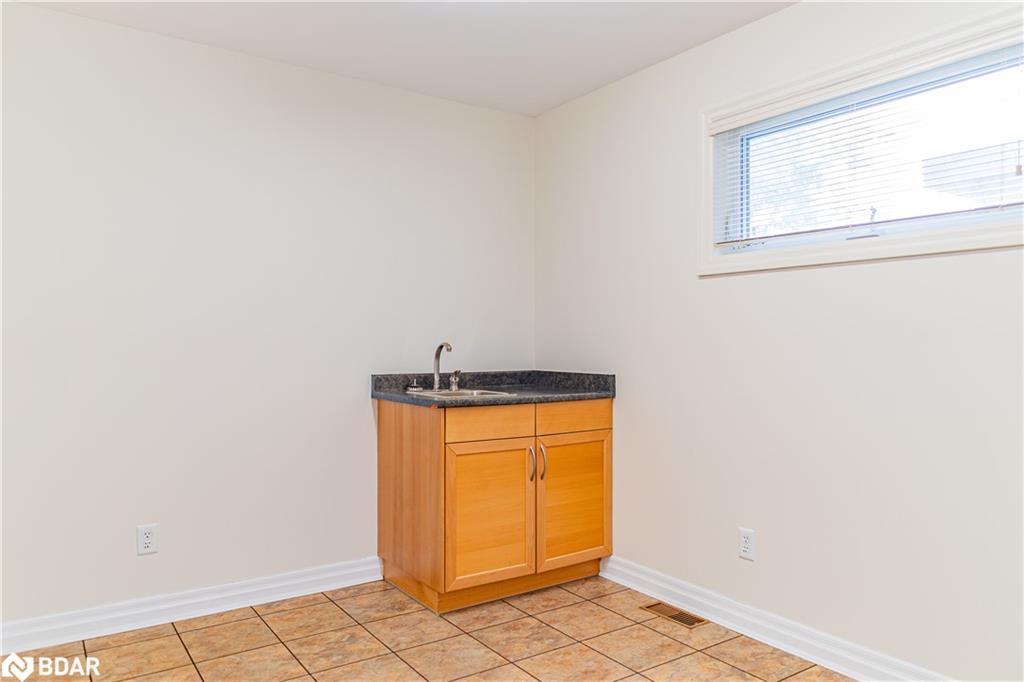 153 Colborne Street W Property Photo 28