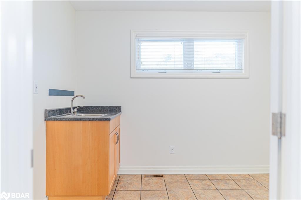 153 Colborne Street W Property Photo 30