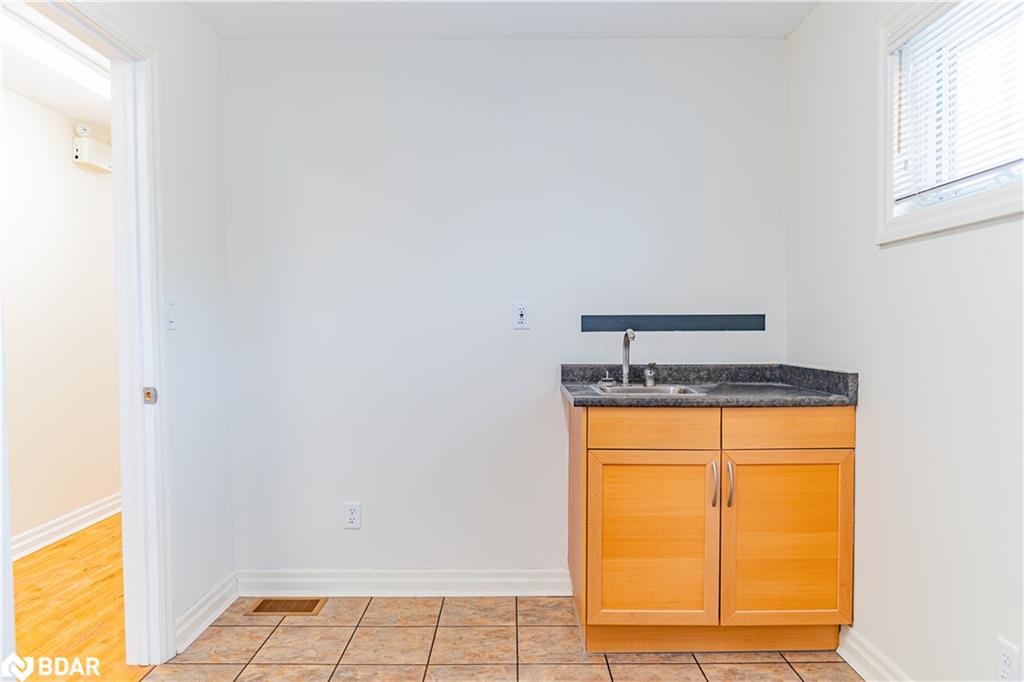 153 Colborne Street W Property Photo 34