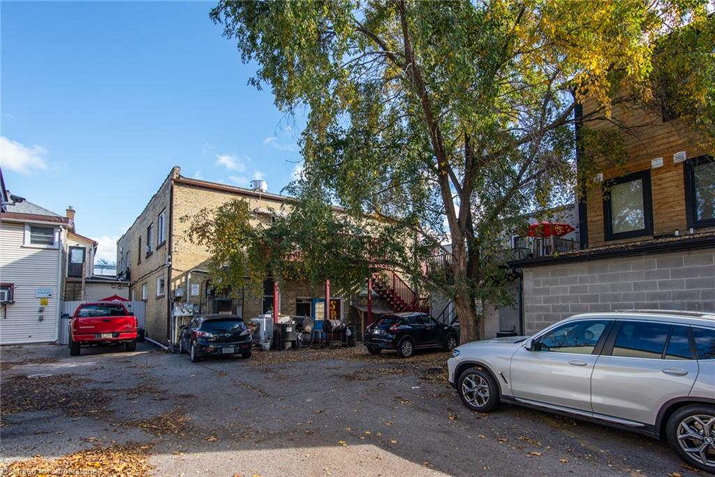 660 King Street E Property Photo 9
