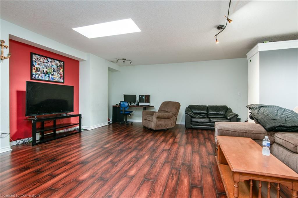 660 King Street E Property Photo 23