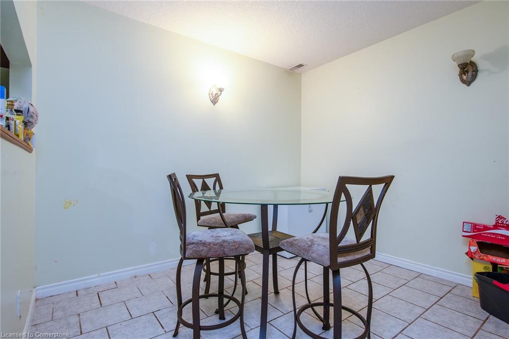 660 King Street E Property Photo 25