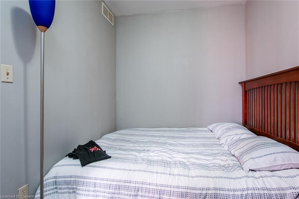 660 King Street E Property Photo 35