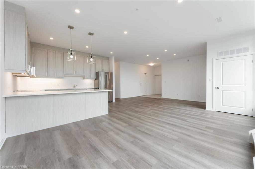 609-5 Hamilton Street N Property Photo 20