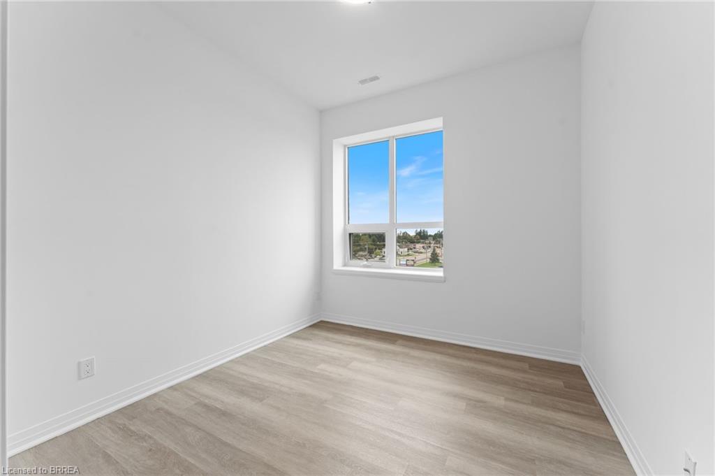 609-5 Hamilton Street N Property Photo 34