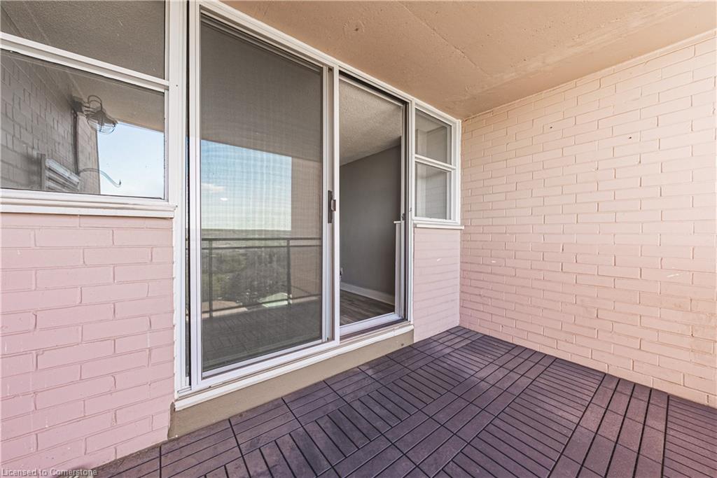 1410-975 Warwick Court Property Photo 24