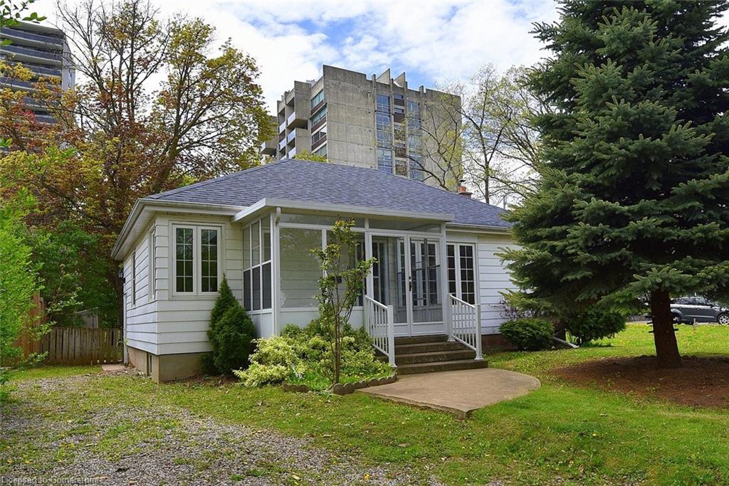 430 Queen Mary Drive Property Photo