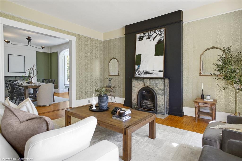 78 William Street W Property Photo 6
