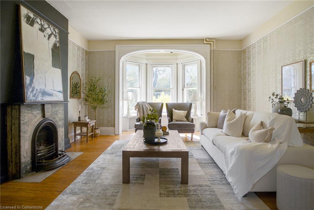 78 William Street W Property Photo 7