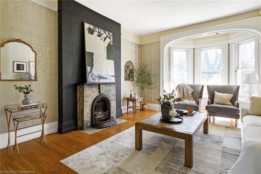 78 William Street W Property Photo 8